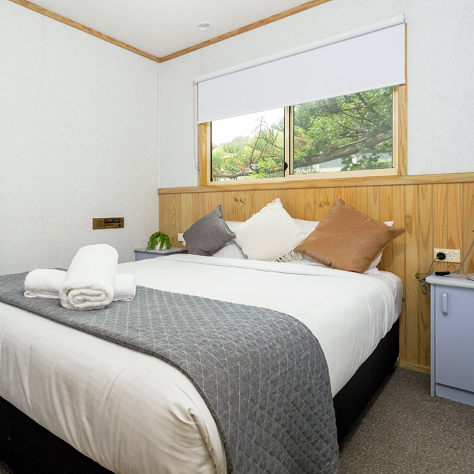 Tuross Beach elevated holiday unit queen bedroom
